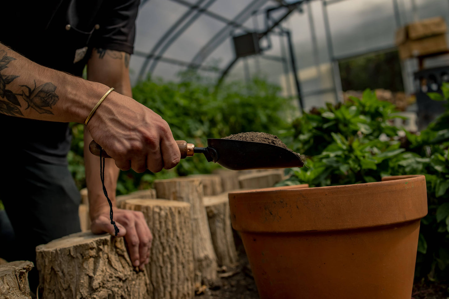 Garden Scoop: Walnut/Black